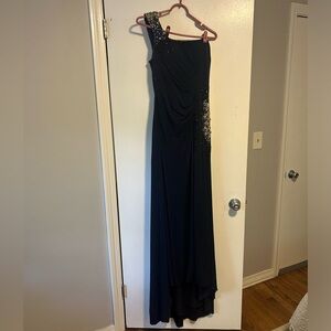 Terani Couture Gown. Size 8. navy